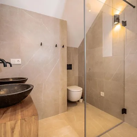 La Maestranza Luxury Views Nueva Andalucia 公寓 *
