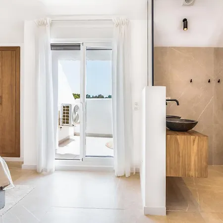 La Maestranza Luxury Views Nueva Andalucia 公寓